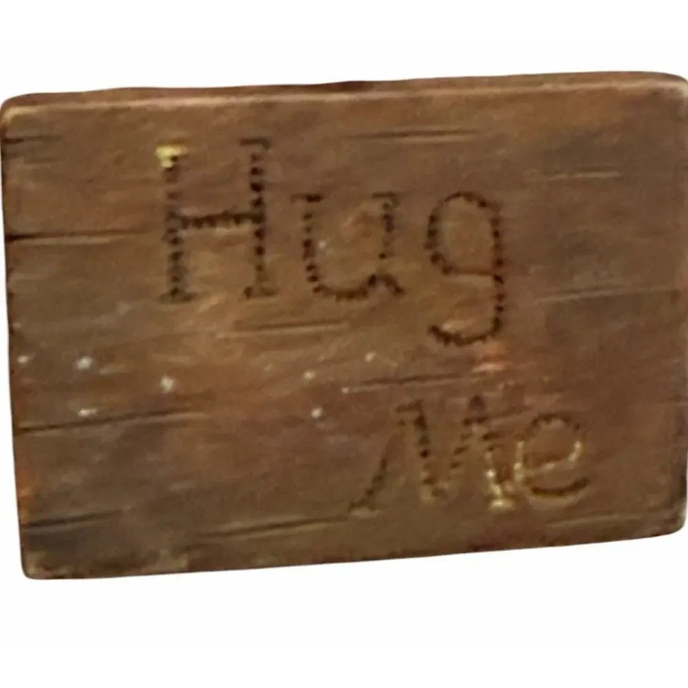 New Christmas Goose Figurine TII Collections Holding “Hug Me” Sign Country 3700